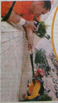 Aziz Ahmad hanging off Menara Komtar Podium 5 stories up