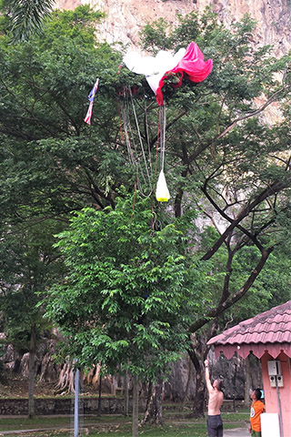Beginner Malaysian BASE Jumper crashes into tree at Gua Damai
